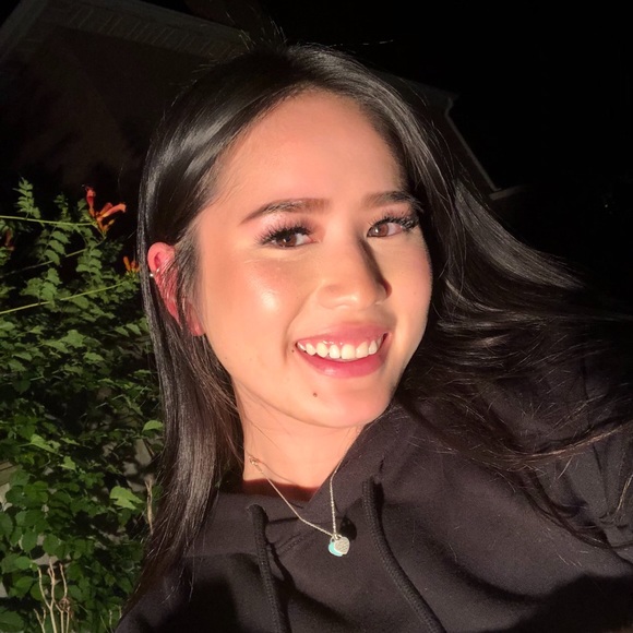 Meet your Posher, Sylvia - Picture 1 of 1